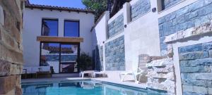 a swimming pool with chairs next to a house at La Encomienda de Oreja in Colmenar de Oreja
