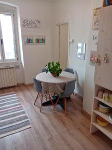 a dining room with a table and some chairs at Splendida vista Golfo, con parcheggio - NaonBnB in Trieste