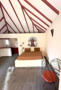 a bedroom with a bed in a room at Bandam Lodge in Ngaring