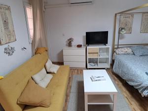 a living room with a couch and a bed at Retales in Cartagena