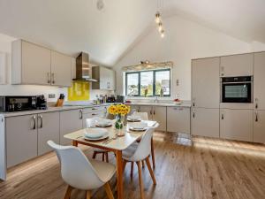 a kitchen with a table and chairs in a kitchen at 2 Bed in Bideford oc-91748 in Northam