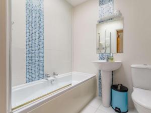 a bathroom with a tub and a sink and a toilet at 2 Bed in Cowes oc-73374 in Gurnard +11 photos