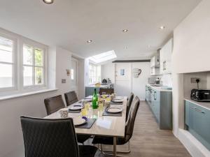 a kitchen and dining room with a table and chairs at 4 Bed in Bideford oc-incot in Instow