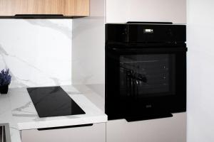 a black oven in a kitchen with a counter at kleine Fine in Lübeck