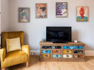 a living room with a tv and a chair at 1 Bed in Harrogate oc-hh080 in Harrogate +8 photos