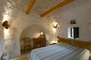 A bed or beds in a room at B&B La Gufa