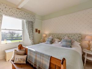 a bedroom with a large bed and a window at 3 Bed in Leyburn oc-g0185 in Carlton
