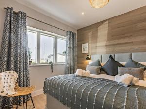 a bedroom with a large bed and a window at 4 Bed in Appledore oc-92041 in Appledore