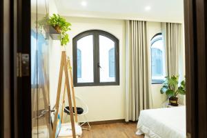 a room with a bed and a window at My Sweet House in Hòa Bình