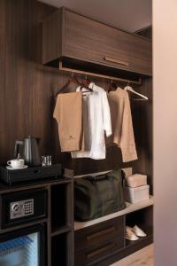 a room with a closet with clothes and a tv at Hotel Viminale in Rome