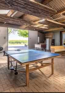 a ping pong table in the middle of a room at De Peelrand Hoeve in Venhorst