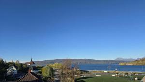 a view of a lake with mountains in the background at Kuben Utleie in Narvik