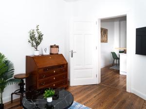 a living room with a dresser and a table at Altstadt Geverdes 3 in Lübeck