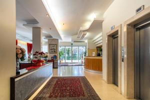 an open hallway with a lobby with a rug at Venice Hotel Albatros in Mestre
