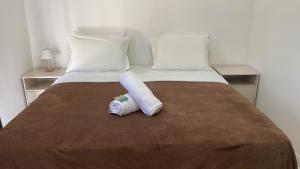 a bed with a roll on top of it at Casa do Val in Fernando de Noronha