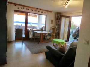 a living room with a couch and a table at Barrierefreie Ferienwohnung Bodenseeblick in Unteruhldingen