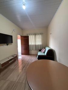 a living room with a couch and a table at Apartamento Lençóis in Barreirinhas