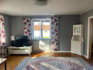 a living room with a tv and a window at Ferienhaus in Orrefors in Orrefors