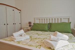 a bedroom with a bed with towels on it at Malia Holiday Villa in Conversano