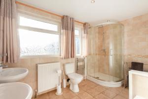 a bathroom with a toilet and a shower and a sink at Cedar Place in Southwell in Southwell +18 photos