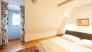 Ein Bett oder Betten in einem Zimmer der Unterkunft Altstadt Gästehaus Drewes Wale
