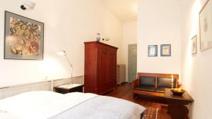 Ein Bett oder Betten in einem Zimmer der Unterkunft Altstadt Gästehaus Drewes Wale