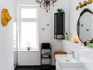 a bathroom with a sink and a mirror at Altstadt Geverdes 1 in Lübeck