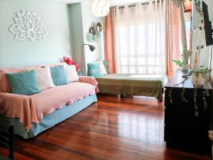 a living room with a couch and a table at Flor de Lis in Medina de Pomar