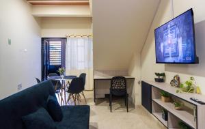 a living room with a couch and a tv on a wall at Espacio Ideal 101 in Yopal