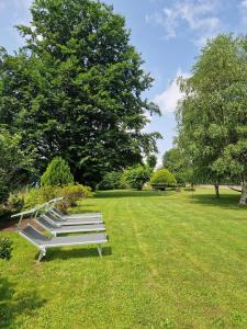 a group of benches sitting in a grass field at L'Oasi Amena - Loft in Ameno