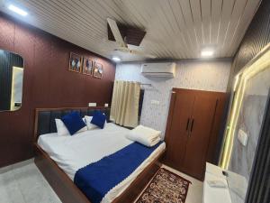 a bedroom with a large bed in a boat at The Trishul Stay in Varanasi +38 photos
