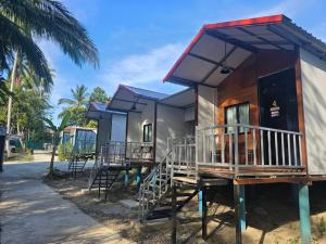 a small house with a balcony and a porch at Avatar Resort Phangan Thailand in Ban Nua