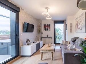 a living room with a couch and a table at Alojamientos Marte apartamento a pie de playa y garaje in Suances