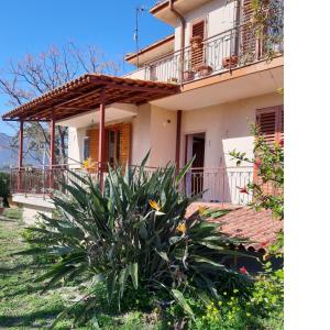 a house with a plant in front of it at Appartamento Tavernetta Corallo Rosso in Isca Marina