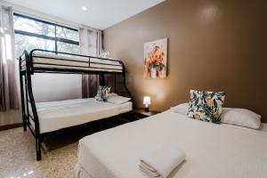 a bedroom with two bunk beds and a window at Hotel Diriá Santa Cruz in Santa Cruz