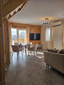 a living room with a table and chairs at Zatoka Warmii in Tomaszkowo