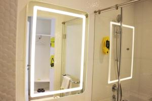 Bagno di YELLO Hotel Harmoni