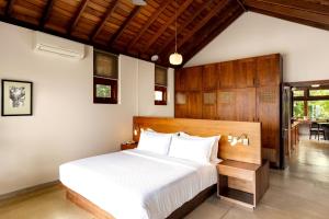 a bedroom with a large bed with a wooden headboard at Kandy Knightsdale Villa in Panwila +28 photos
