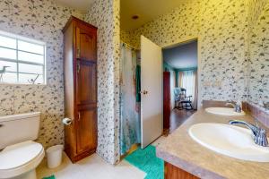 a bathroom with two sinks and a toilet at Boat Dock! 'Sunshine House' on St. Johns River in Astor
