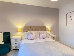 a bedroom with a bed with two night stands and two lamps at Hidden Gem in a great location very near Isle of Skye in Kyle of Lochalsh