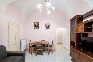 a dining room with a table and chairs and a tv at Residenza Torre Antica - Nel Cuore di Viterbo in Viterbo
