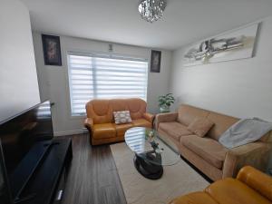 a living room with a couch and a table at Appartement sur deux niveaux in Quebec City