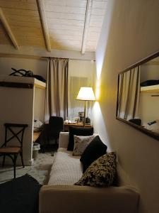 a living room with a couch and a mirror at Αγρόκτημα Agrikia Σπίτι in Arachova
