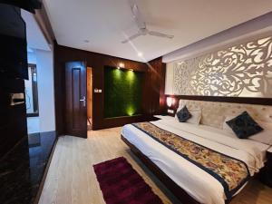 a bedroom with a large bed and a green wall at mayur Mora in Rāmgarh