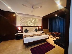 a bedroom with a large bed in a room at mayur Mora in Rāmgarh