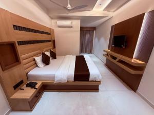 a hotel room with a bed and a television at Hotel Classic Badlapur - Premium Couple Friendly Hotels in Badlapur in Badlapur