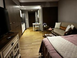 a bedroom with a bed and a living room with a couch at Loft Vista Revolución in Mexico City +10 photos