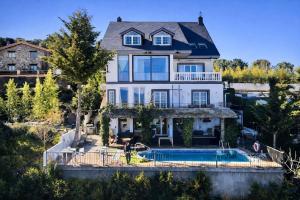 an aerial view of a house with a swimming pool at Hotel El Balcon de las nieves in La Zubia