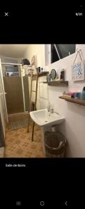 a room with a white table and a chair at Évasion Naturelle in Grand-Baie +7 photos