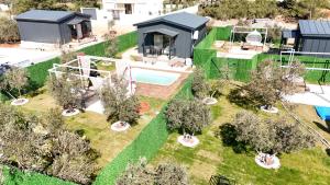an overhead view of a backyard with a pool and trees at ON2 Bungalov Villas in Dosemealti